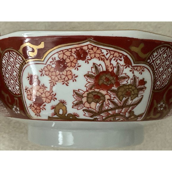 Japanese Kutani Octagonal Bowl with Gilt Highlights Mid 20th Century - Picture 6 of 8